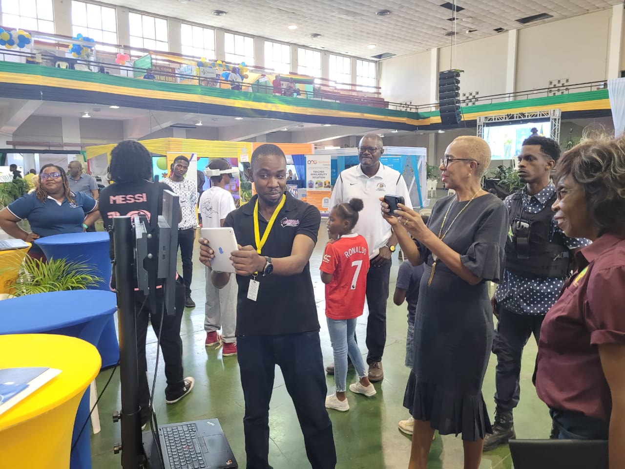 Jermaine Benjamin presenting AI